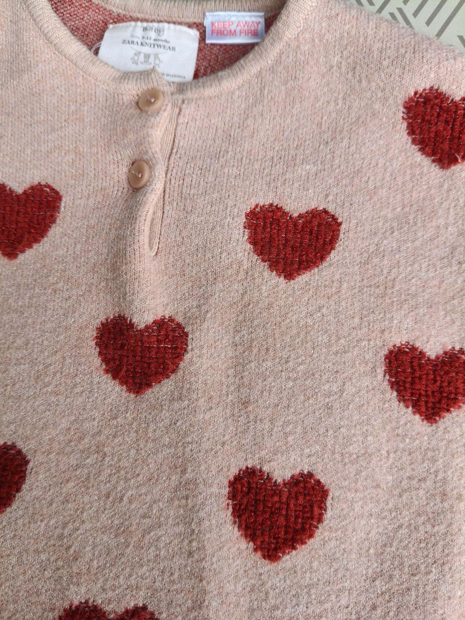 Poncho cálido para niña Zara con corazones rosados de 80 cm – photo 2